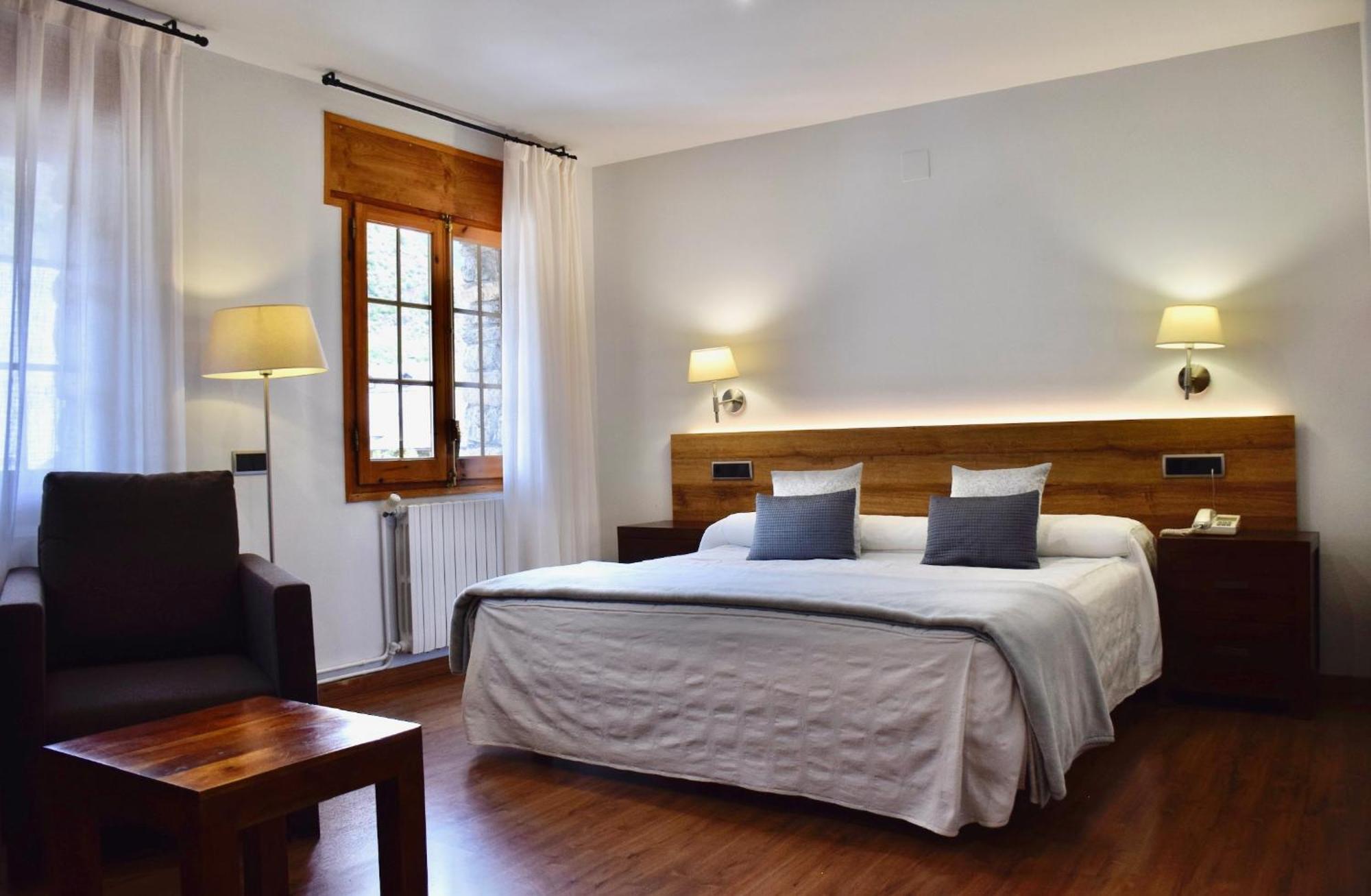 Hotel L'Auet Erillavall Ngoại thất bức ảnh