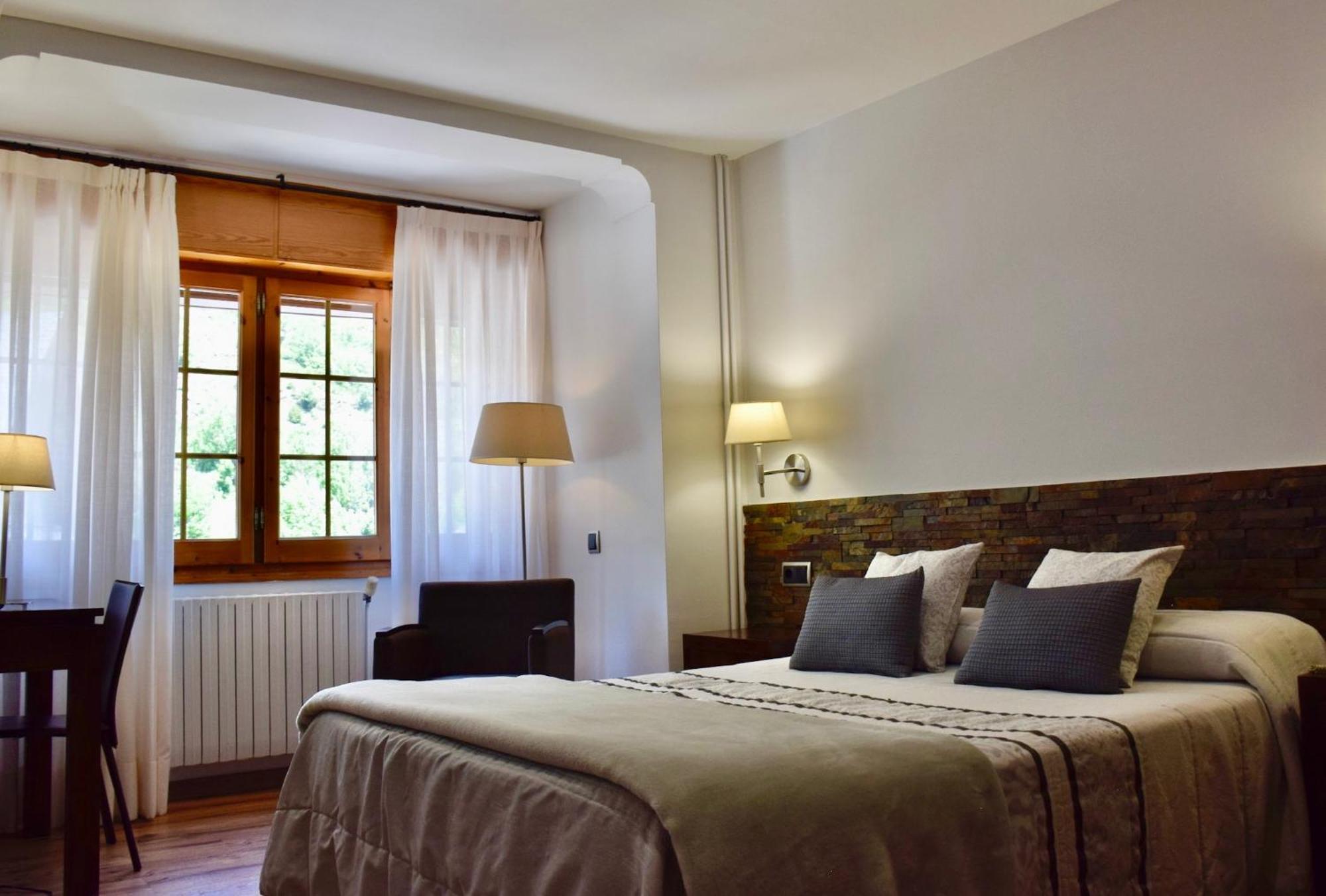 Hotel L'Auet Erillavall Ngoại thất bức ảnh